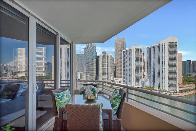 3 of 15 - 848 Brickell Key Dr 1906, Miami, FL