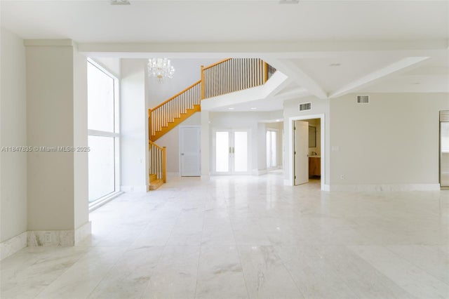 5 of 38 - 1981 S Oak Haven Cir, Miami, FL