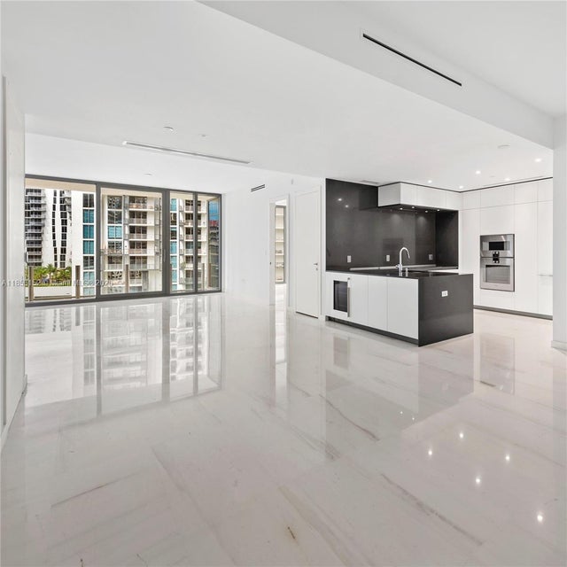 3 of 30 - 300 Biscayne Blvd Way 1809, Miami, FL