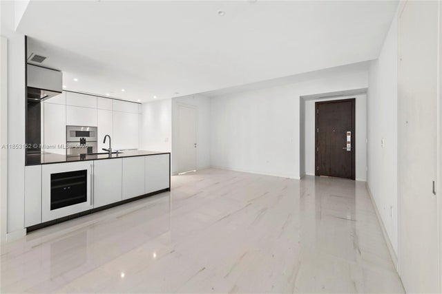5 of 30 - 300 Biscayne Blvd Way 1809, Miami, FL