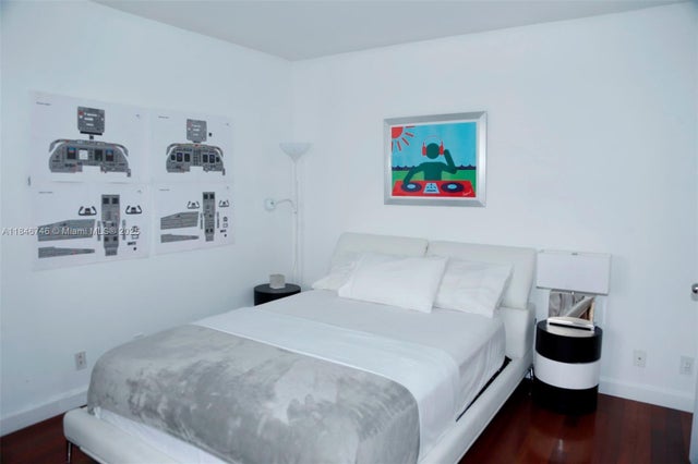 2 of 9 - 1000 W Island Blvd, Aventura, FL