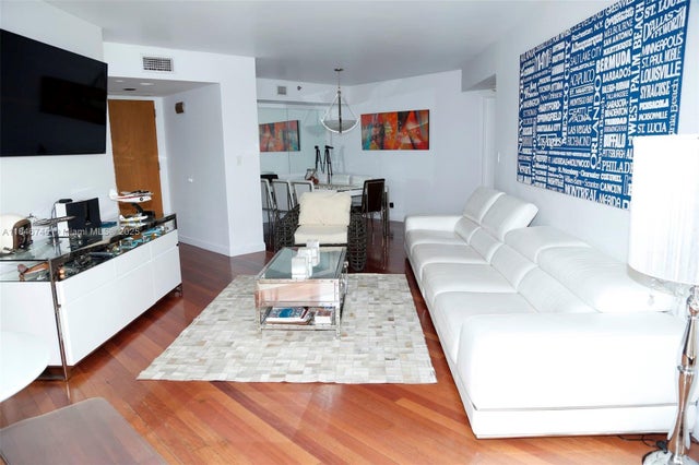 4 of 9 - 1000 W Island Blvd, Aventura, FL