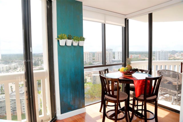 5 of 9 - 1000 W Island Blvd, Aventura, FL