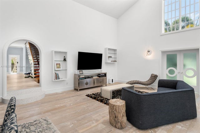 3 of 26 - 431 W Rivo Alto Dr, Miami Beach, FL