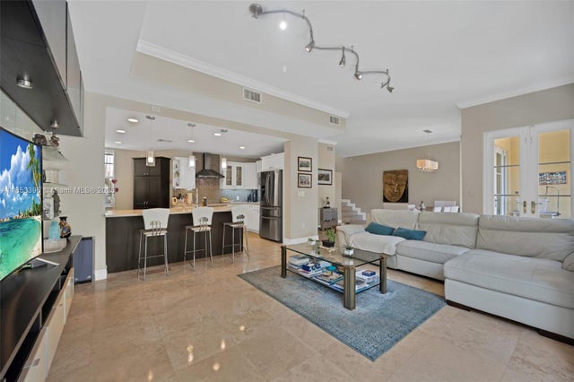 4 of 25 - 18345 Ne 30th Pl 18345, Aventura, FL
