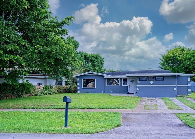 2 of 31 - 372 W Dayton Cir, Fort Lauderdale, FL