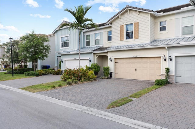 4 of 69 - 4248 Ficus St, Hollywood, FL