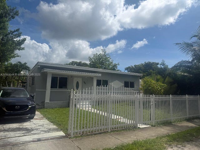 3 of 13 - 985 Ne 146th St, North Miami, FL