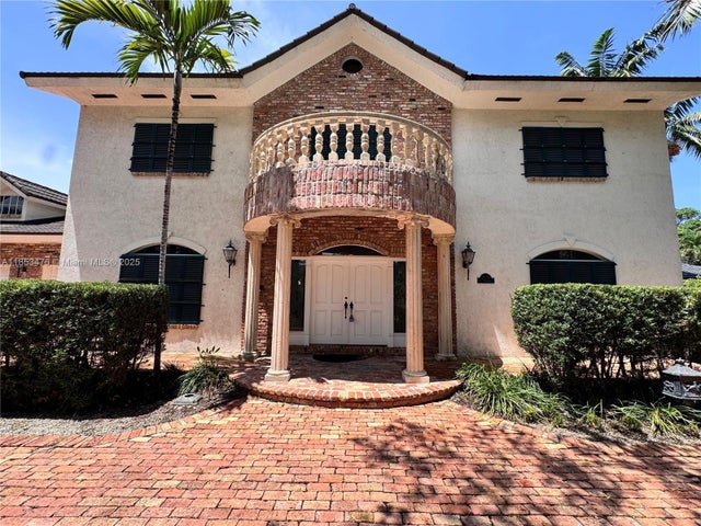 3 of 40 - 7235 S Prestwick Pl, Miami Lakes, FL