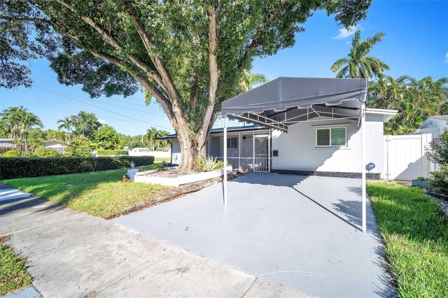 1 of 11 - 1125 N 13th Ct, Hollywood, FL