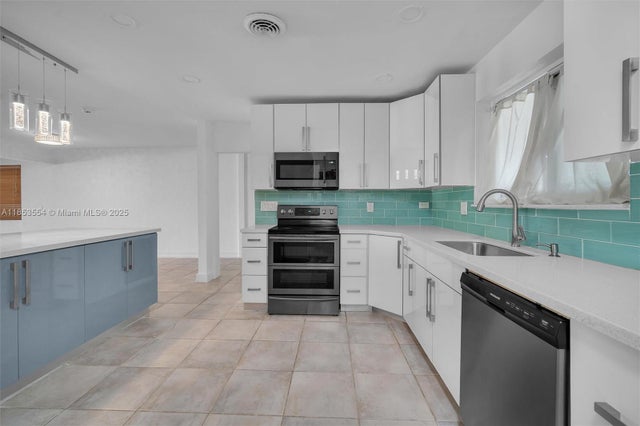 4 of 11 - 1125 N 13th Ct, Hollywood, FL