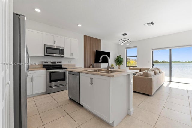 3 of 36 - 20544 Ne 5th Pl, Miami, FL