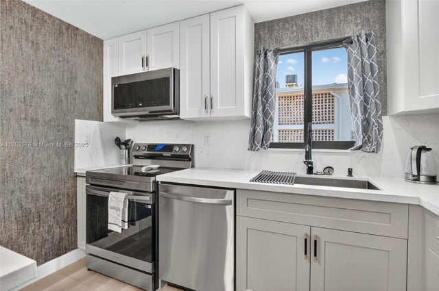 5 of 37 - 50 Se 12th St 218, Boca Raton, FL