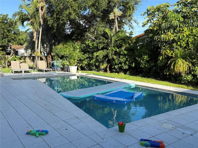 2 of 14 - 1990 Ne 197th Ter, Miami, FL