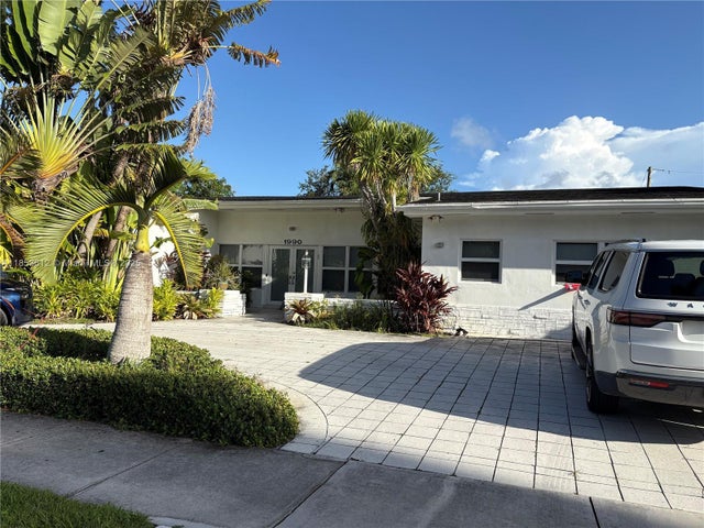 4 of 14 - 1990 Ne 197th Ter, Miami, FL