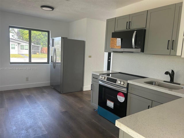 4 of 10 - 1621 Nw 27th Ter, Fort Lauderdale, FL