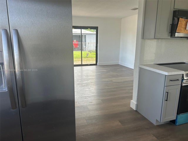 5 of 10 - 1621 Nw 27th Ter, Fort Lauderdale, FL