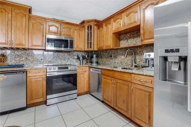 3 of 50 - 302 Lakeview Dr 202, Weston, FL