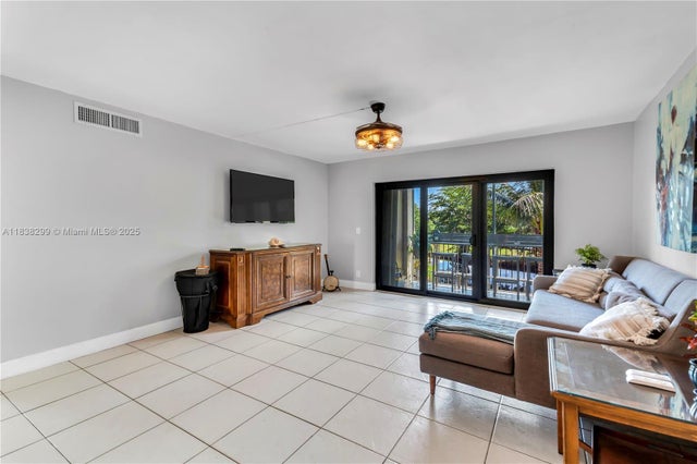 4 of 50 - 302 Lakeview Dr 202, Weston, FL