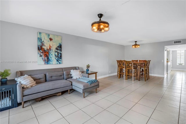 5 of 50 - 302 Lakeview Dr 202, Weston, FL