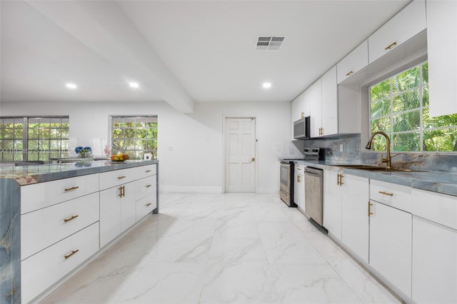 1 of 29 - 528 Sevilla Ave, Coral Gables, FL