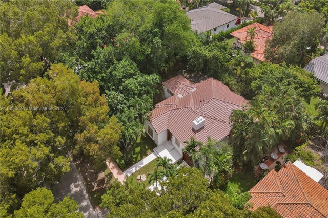 3 of 29 - 528 Sevilla Ave, Coral Gables, FL