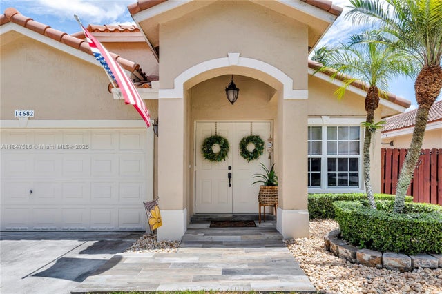 2 of 37 - 14682 Vista Luna Dr, Davie, FL