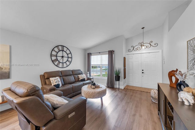 3 of 37 - 14682 Vista Luna Dr, Davie, FL