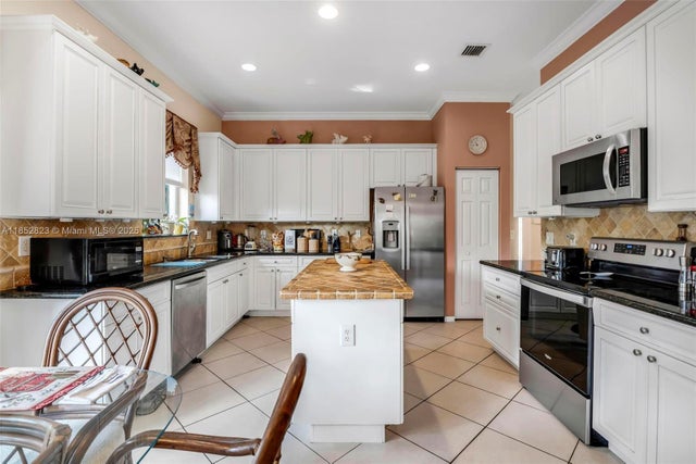 4 of 27 - 6529 Jog Estates Ln, Boynton Beach, FL