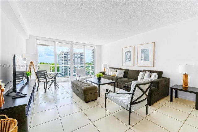 3 of 31 - 5601 Collins Ave 521, Miami Beach, FL