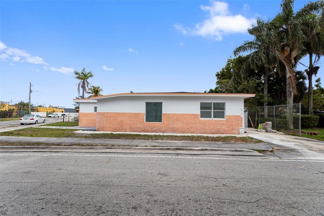 2 of 50 - 988 Nw 10th St, Hallandale Beach, FL