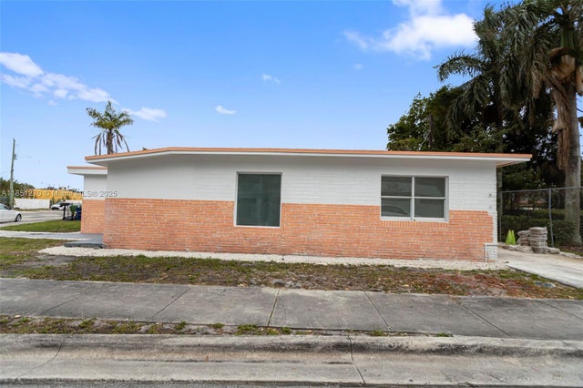 3 of 50 - 988 Nw 10th St, Hallandale Beach, FL