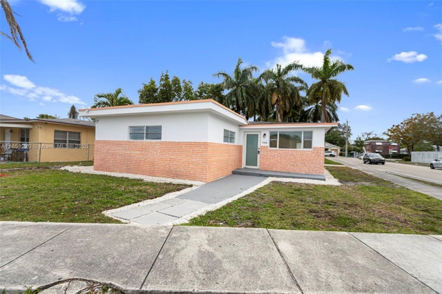 5 of 50 - 988 Nw 10th St, Hallandale Beach, FL