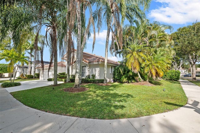2 of 39 - 765 Bayside Ln, Weston, FL
