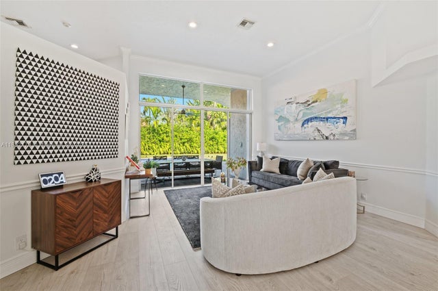 4 of 39 - 765 Bayside Ln, Weston, FL