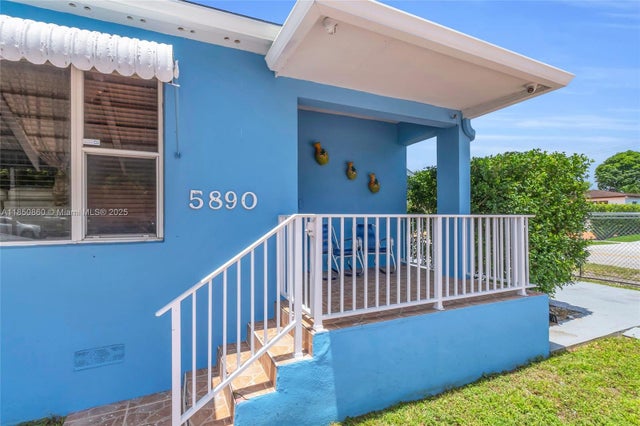 4 of 26 - 5890 Palm Ave, Hialeah, FL