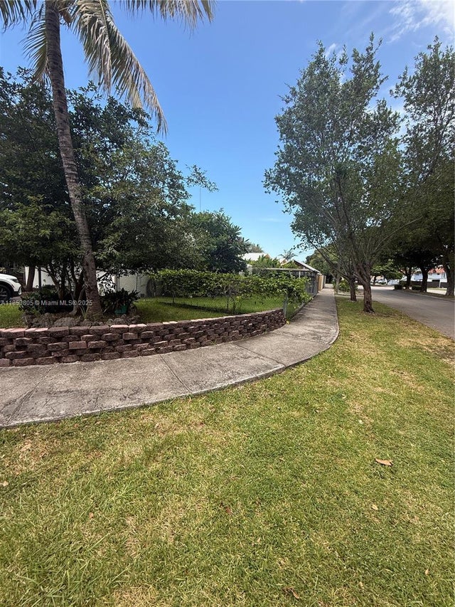 3 of 65 - 11472 Sw 4th St, Sweetwater, FL
