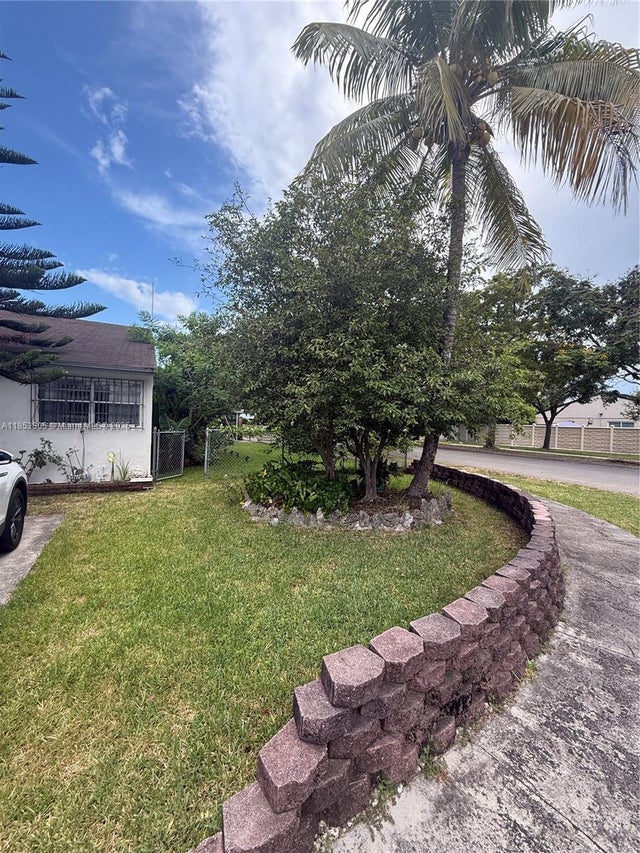 5 of 65 - 11472 Sw 4th St, Sweetwater, FL