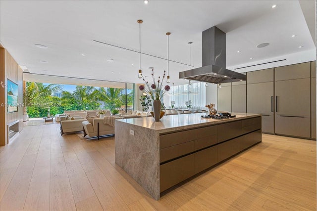 4 of 19 - 1510 W 23rd St, Miami Beach, FL