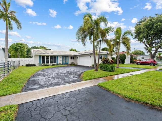 2 of 29 - 4901 Hayes St, Hollywood, FL