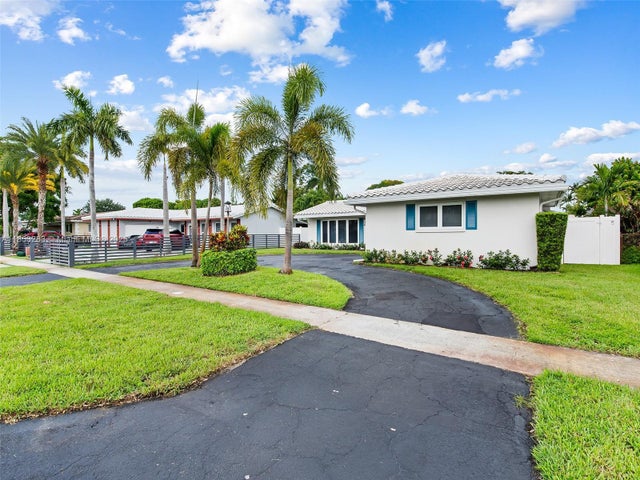 3 of 29 - 4901 Hayes St, Hollywood, FL
