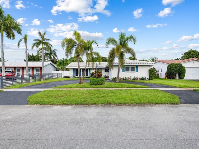 4 of 29 - 4901 Hayes St, Hollywood, FL