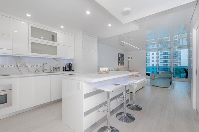 3 of 42 - 2301 Collins Ave 811, Miami Beach, FL