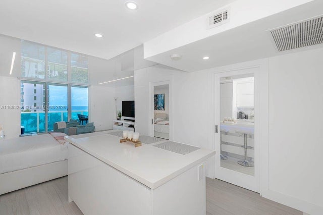 4 of 42 - 2301 Collins Ave 811, Miami Beach, FL