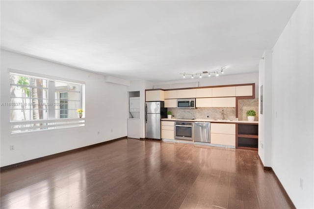 4 of 18 - 435 21st St 212, Miami Beach, FL