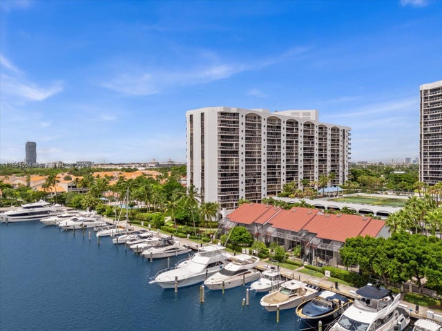 3610 Yacht Club Dr 805, Aventura