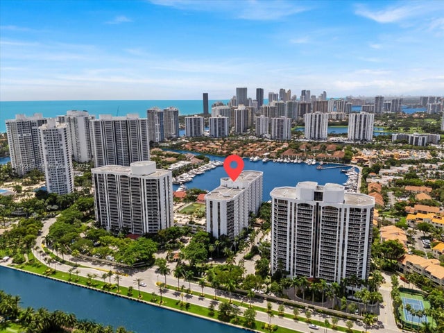 3 of 4 - 3610 Yacht Club Dr 805, Aventura, FL