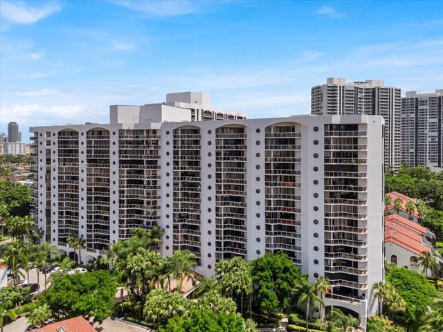 4 of 4 - 3610 Yacht Club Dr 805, Aventura, FL