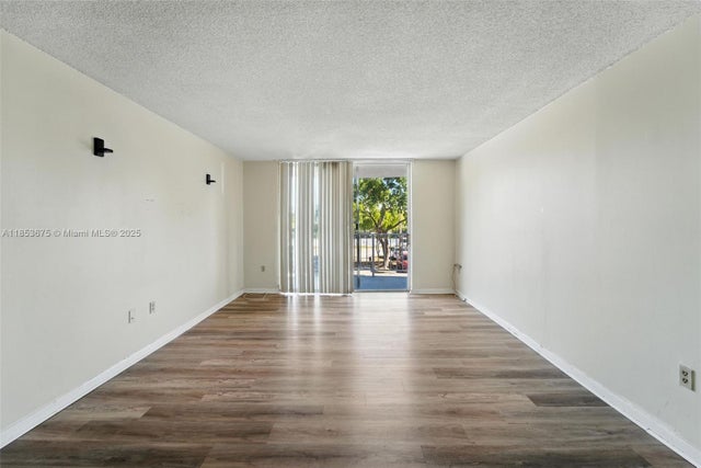3 of 12 - 496 Nw 165th St Rd D-211, Miami, FL