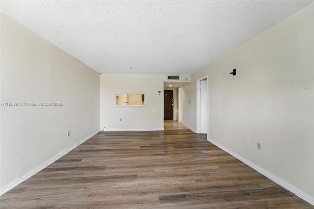 4 of 12 - 496 Nw 165th St Rd D-211, Miami, FL